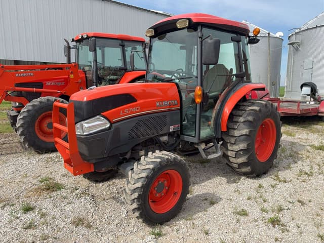 Image of Kubota L5740 equipment image 3