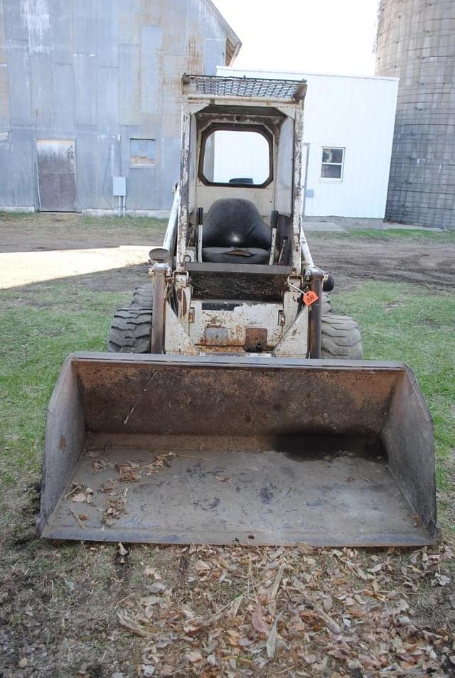 Image of Bobcat M-700 equipment image 1