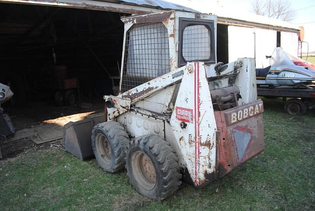 Image of Bobcat M-700 equipment image 4