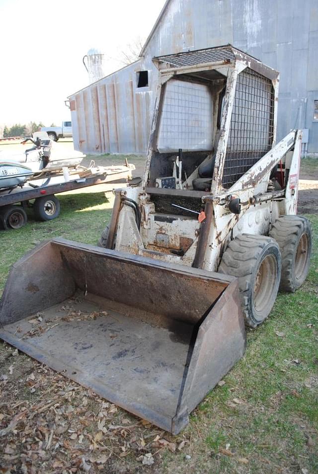 Image of Bobcat M-700 equipment image 2