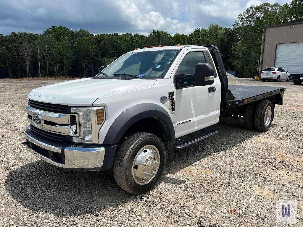 Image of Ford F-550 Primary image