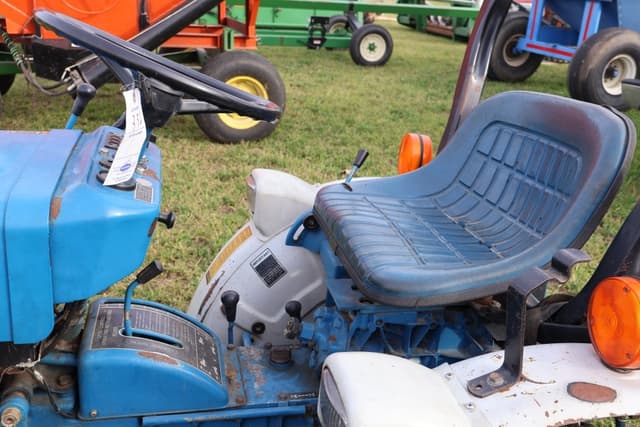 Image of Ford 1210 equipment image 4