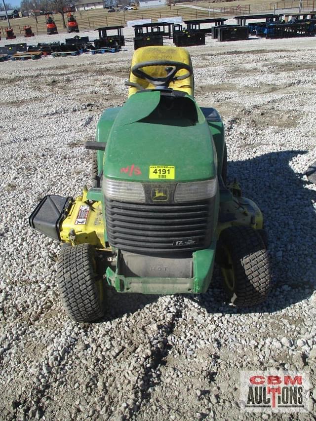 Image of John Deere 325 equipment image 4