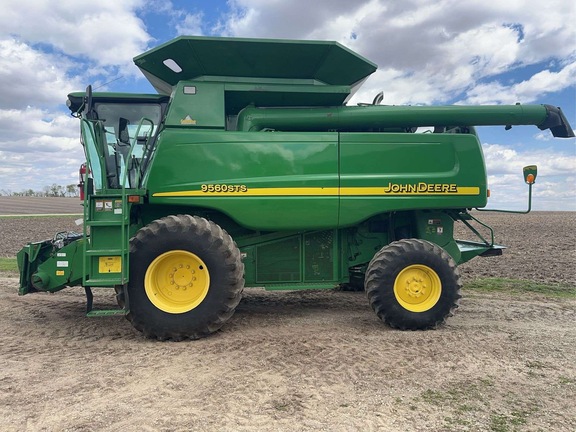 2005 John Deere 9560 STS Equipment Image0