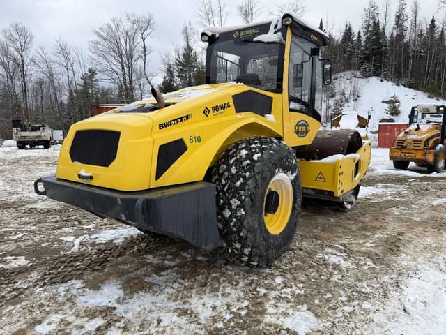 Image of Bomag BW212D5 equipment image 4