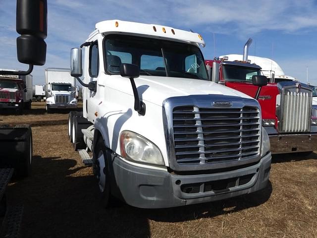 Image of Freightliner Cascadia equipment image 1