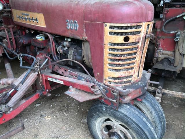 Image of Farmall 300 equipment image 3