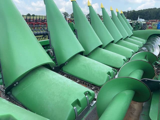 Image of John Deere 608C equipment image 3