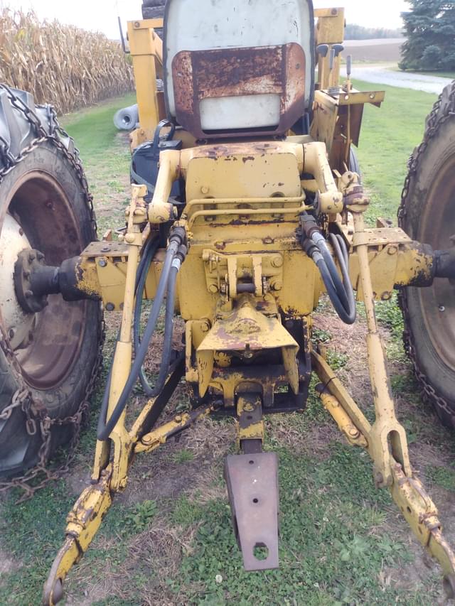 Image of International Harvester 656 equipment image 2