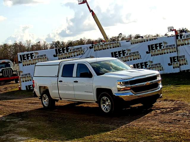 Image of Chevrolet Silverado equipment image 2