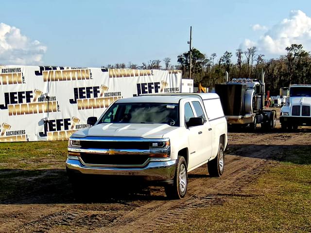 Image of Chevrolet Silverado equipment image 1