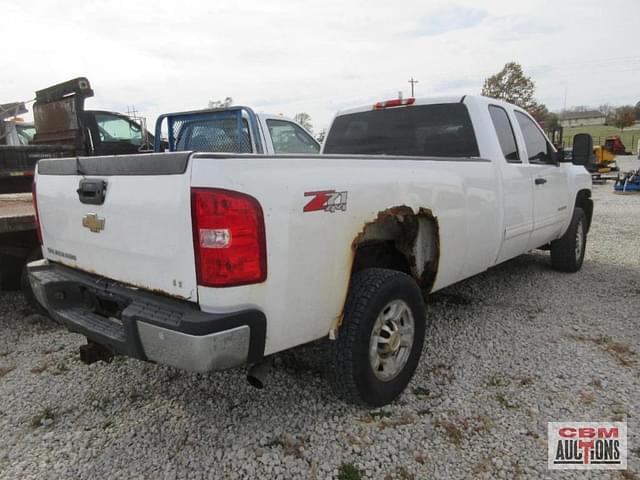 Image of Chevrolet 2500HD equipment image 3