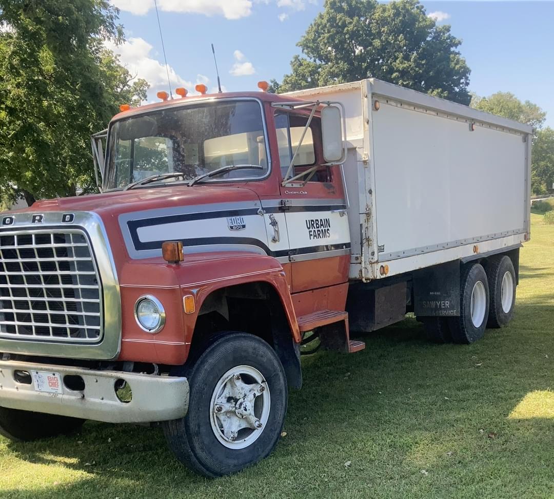 Image of Ford F-800 Primary image