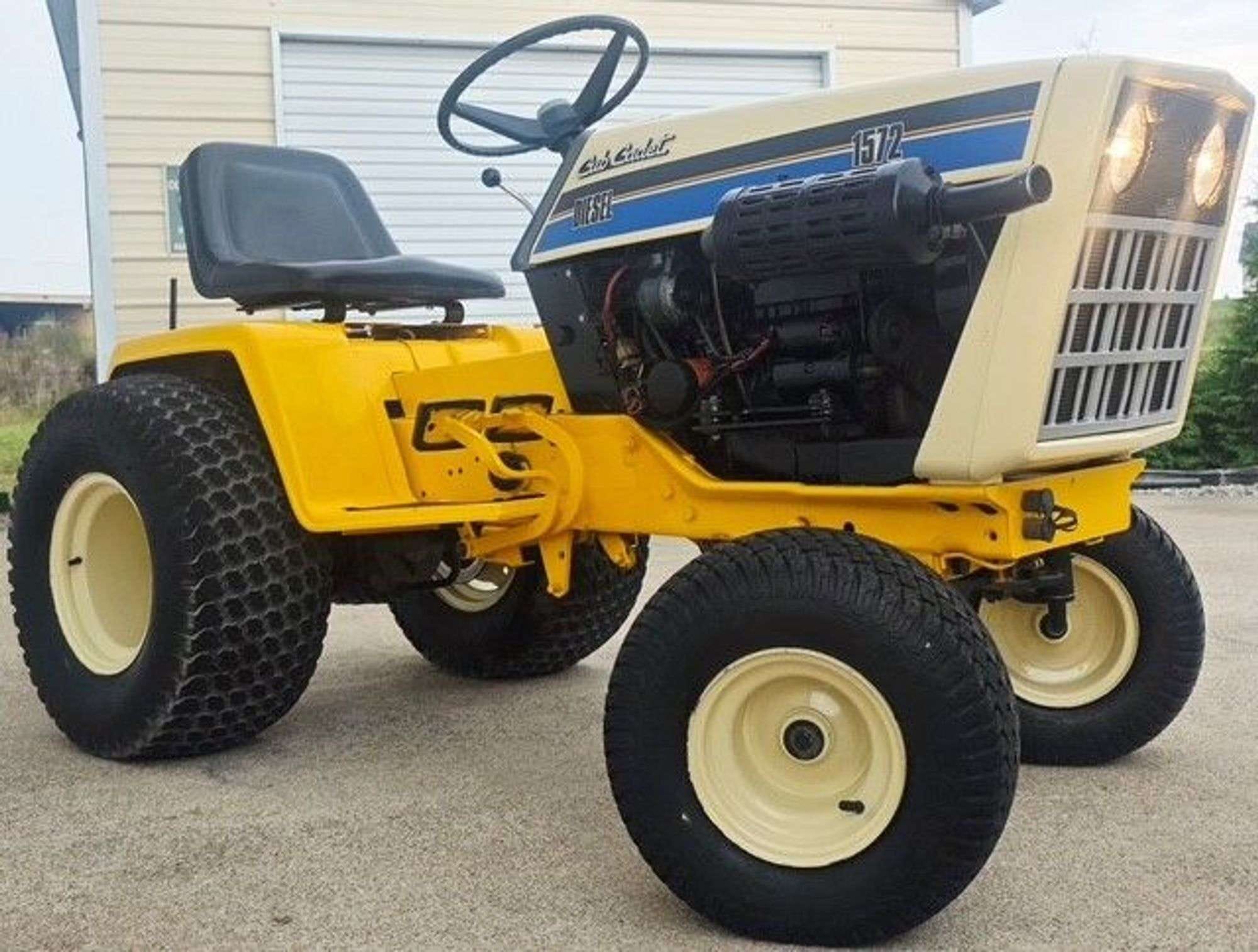 1988 Cub Cadet 1572 Equipment Image0