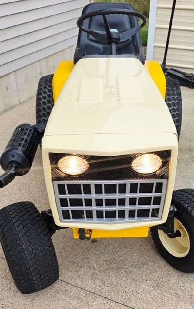 Image of Cub Cadet 1572 equipment image 1