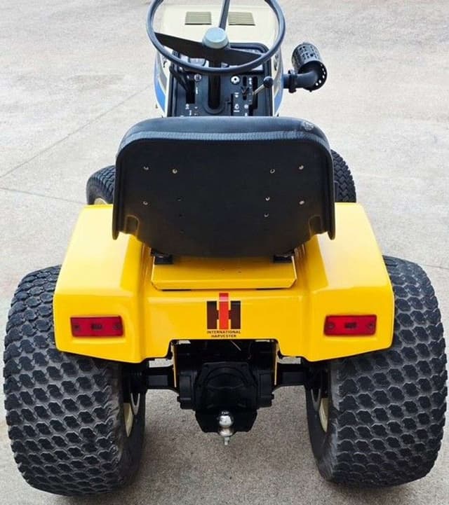 Image of Cub Cadet 1572 equipment image 4