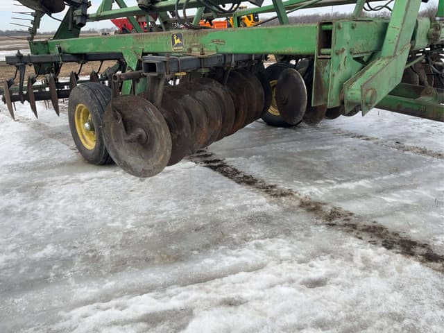 Image of John Deere 230 equipment image 1