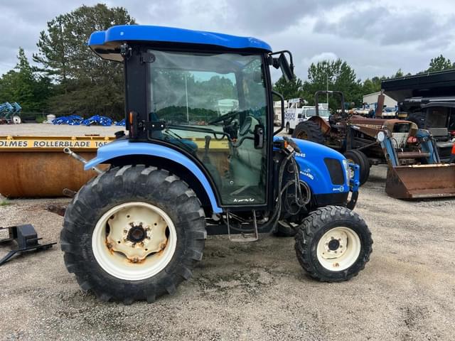 Image of New Holland Boomer 3045 equipment image 3