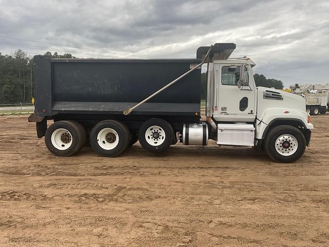 Image of Western Star 4700SF equipment image 3