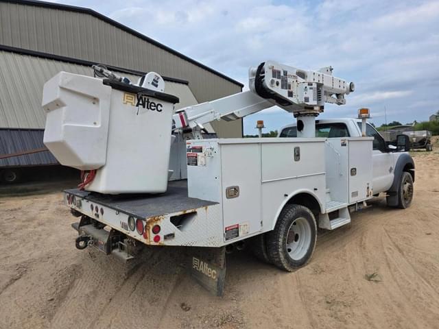 Image of Ford F-550 equipment image 3