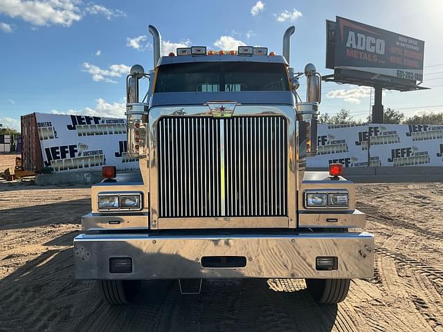 Image of Western Star 4900 equipment image 1