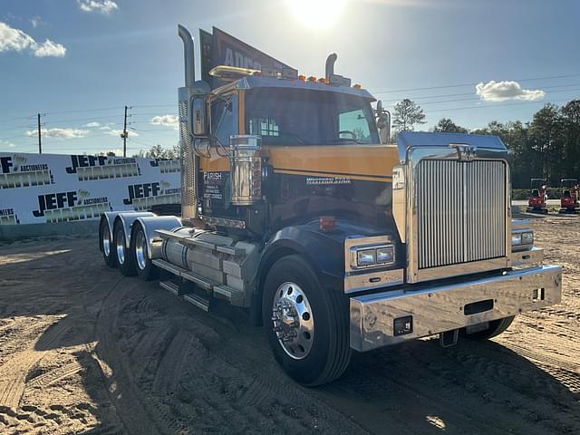 Image of Western Star 4900 equipment image 2