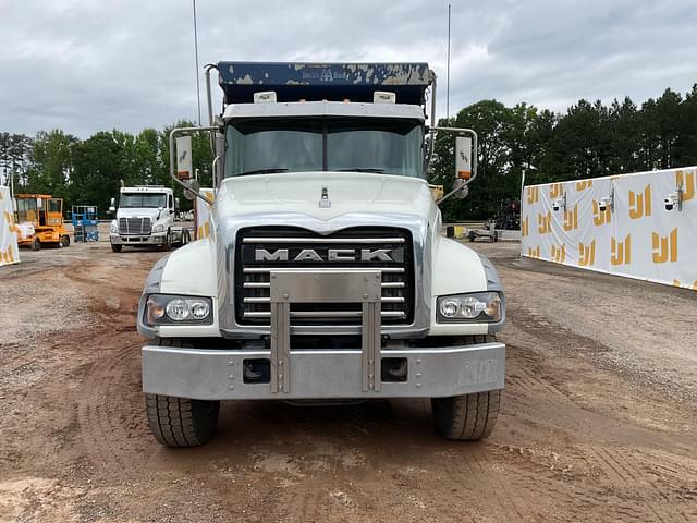 Image of Mack GU713 equipment image 1