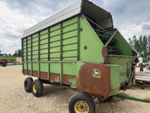 John Deere 716 Image