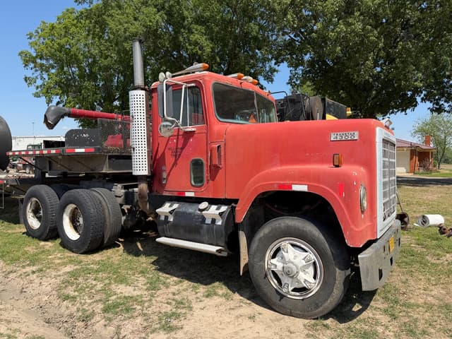 Image of International Transtar 4300 equipment image 1