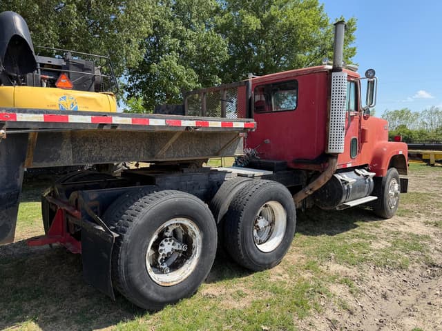 Image of International Transtar 4300 equipment image 2