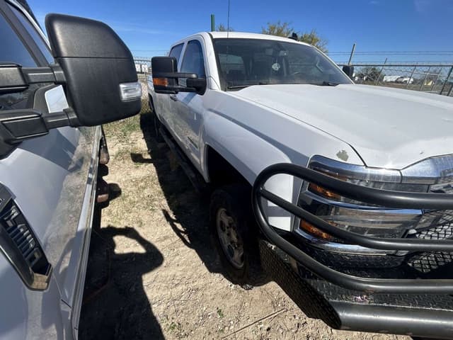 Image of Chevrolet 2500HD equipment image 2
