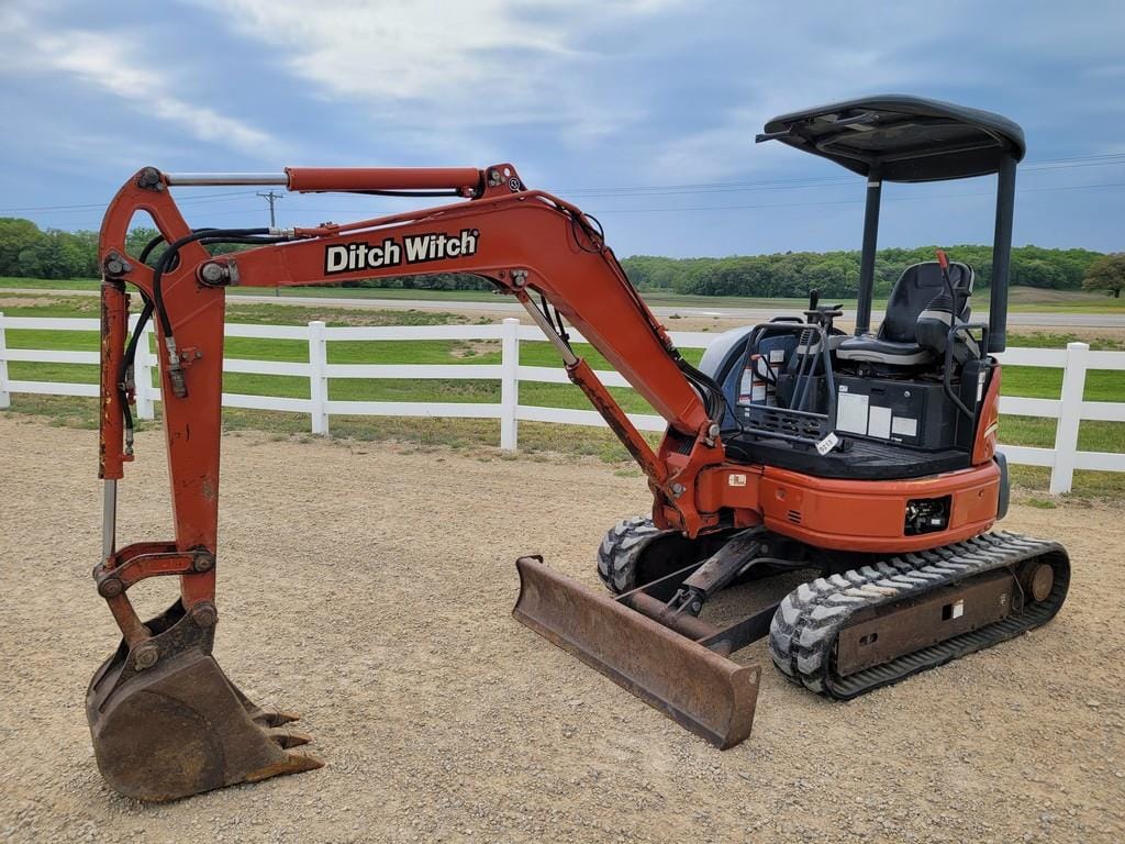 Main image Ditch Witch MX272