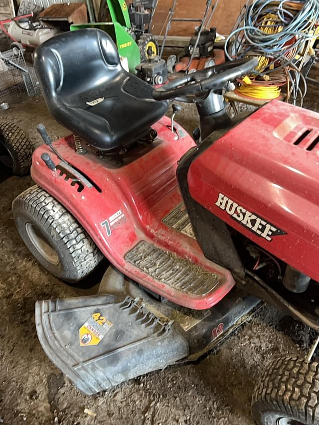 Image of Huskee LT4200 equipment image 3