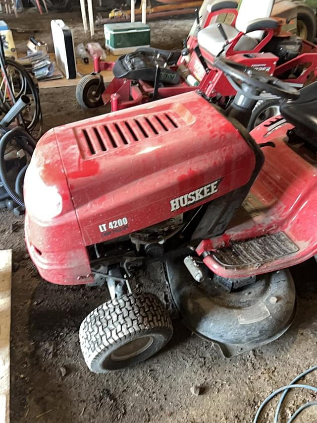 Image of Huskee LT4200 equipment image 4