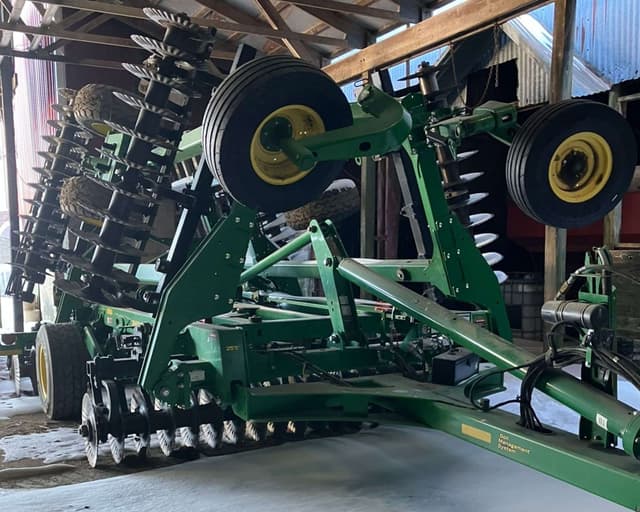 Image of John Deere 2660VT equipment image 1