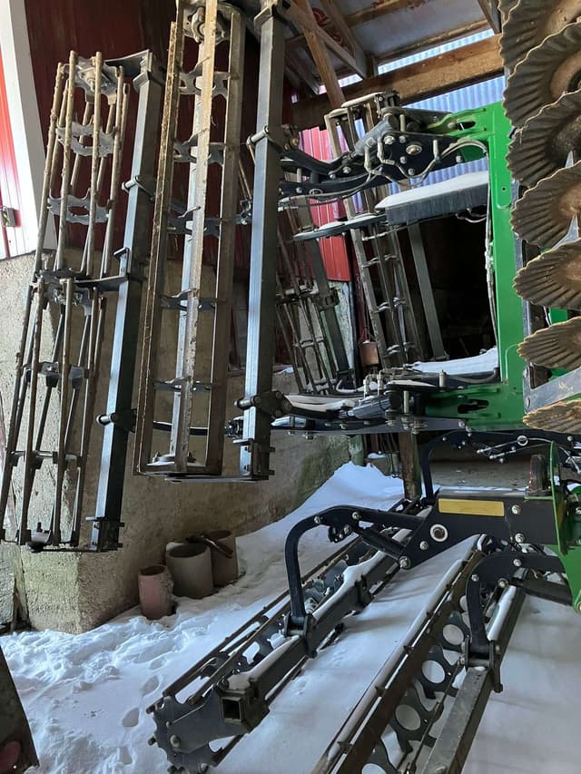 Image of John Deere 2660VT equipment image 2