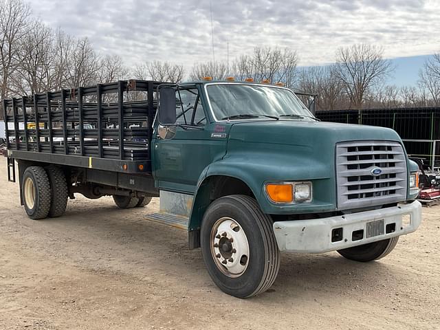 Image of Ford F-700 equipment image 2