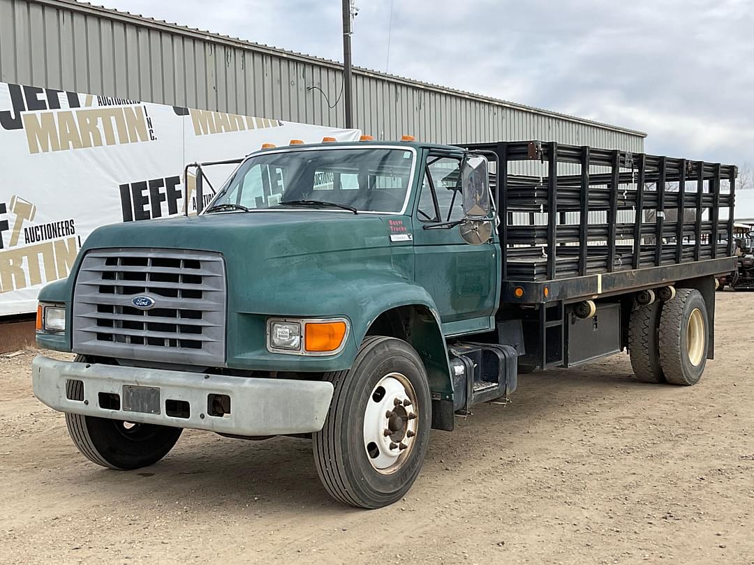 Image of Ford F-700 Primary image