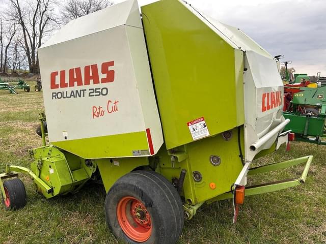 Image of CLAAS Rollant 250 equipment image 4