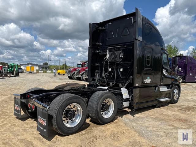 Image of Freightliner Cascadia 125 equipment image 3