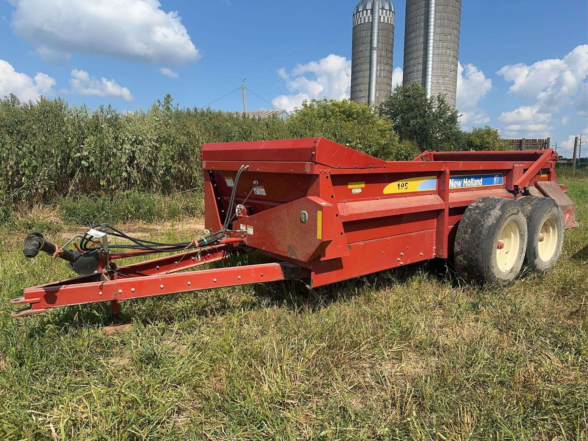 2011 New Holland 195 Equipment Image0