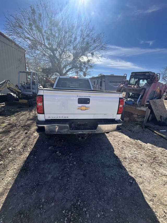 Image of Chevrolet 2500HD equipment image 3