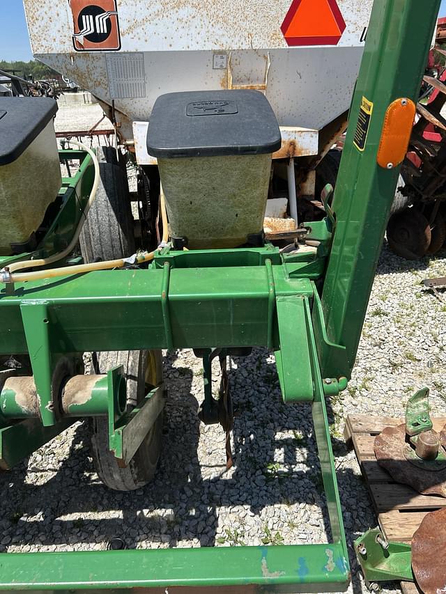 Image of John Deere 7000 equipment image 3