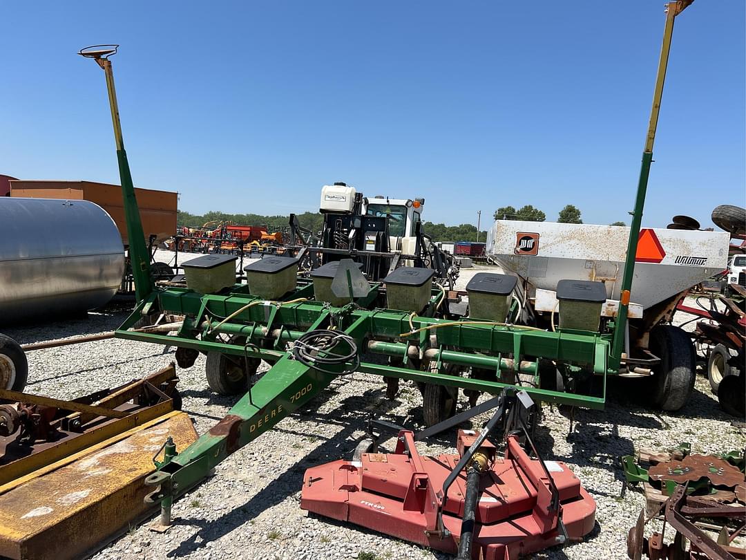 Image of John Deere 7000 Primary image