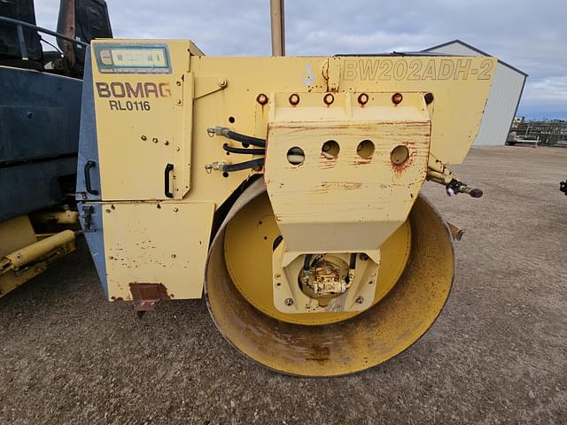 Image of Bomag BW202 equipment image 4