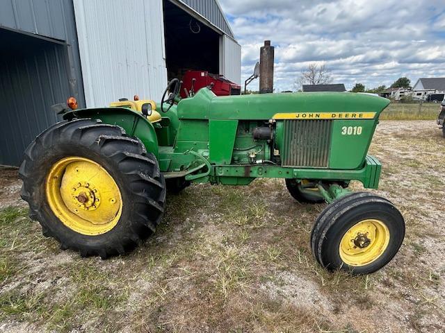Image of John Deere 3010 Image 0