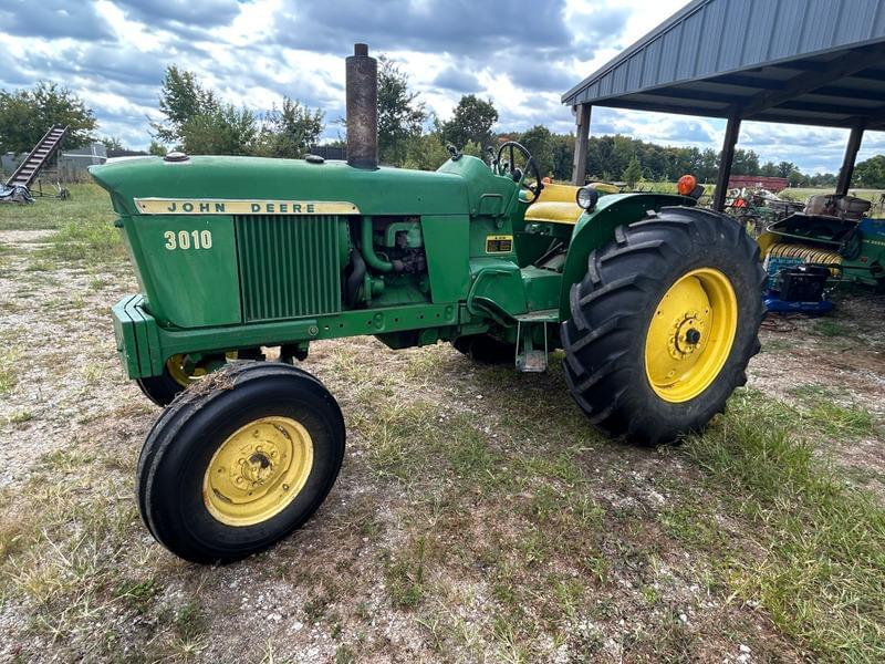 Image of John Deere 3010 Image 1