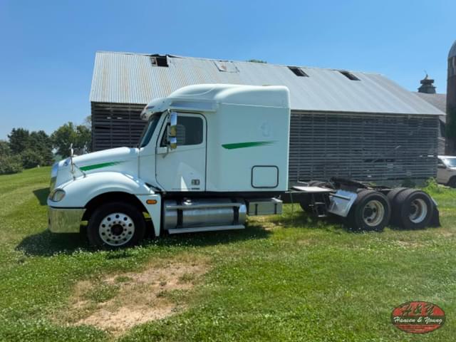 Image of Freightliner Columbia equipment image 1