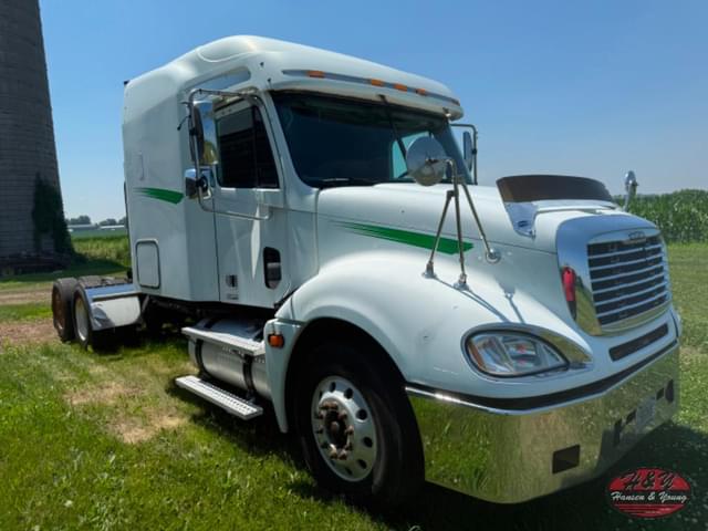 Image of Freightliner Columbia equipment image 4