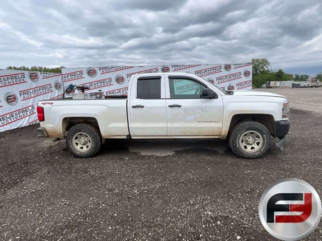 Image of Chevrolet Silverado equipment image 3